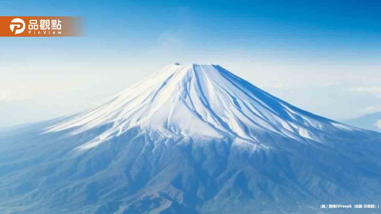 颱風前夕爬富士山「台女摔倒被揹下山」 日本人怒:很蠢!該收費