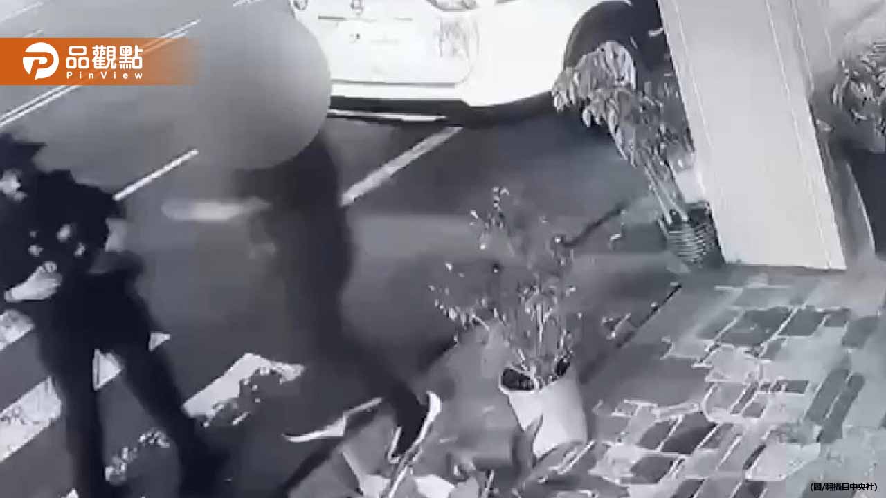 驚！台南女警開單遭斧頭猛砍受傷　驚悚畫面曝光