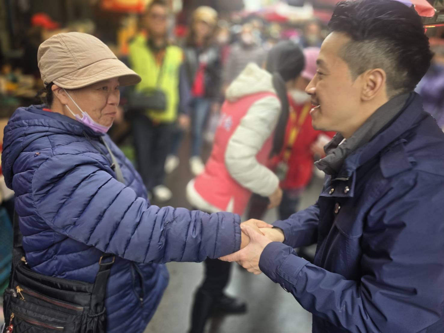 何志偉秀政見 提老人假牙定期維修政見