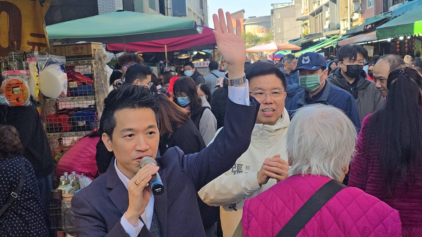 桃園市民喊「凍蒜」 何志偉罕見表態 將舞台留給孩子 何志偉現「父母官」氣勢 桃園市民喊「凍蒜」 何志偉罕見表態 將舞台留給孩子 何志偉現「父母官」氣勢