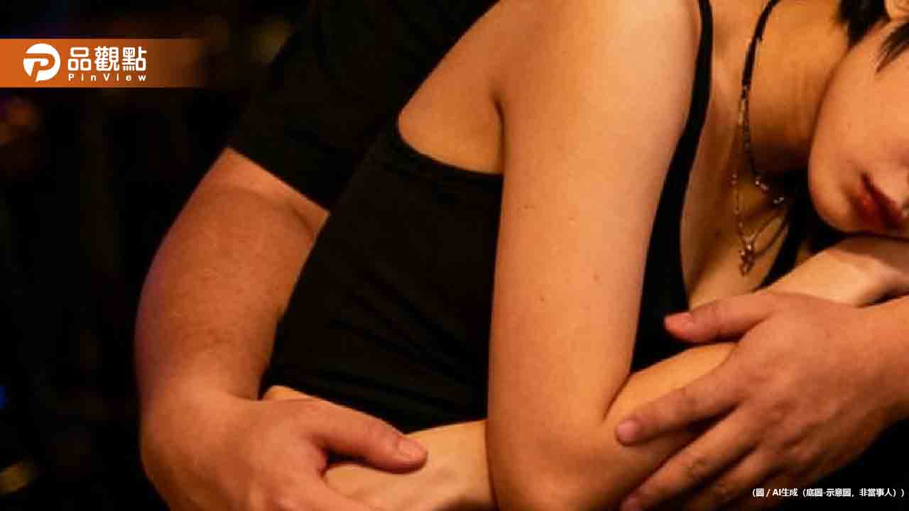 驚！短髮辣妹路邊癱軟遭壯男抱上車！13秒影片瘋傳疑撿屍