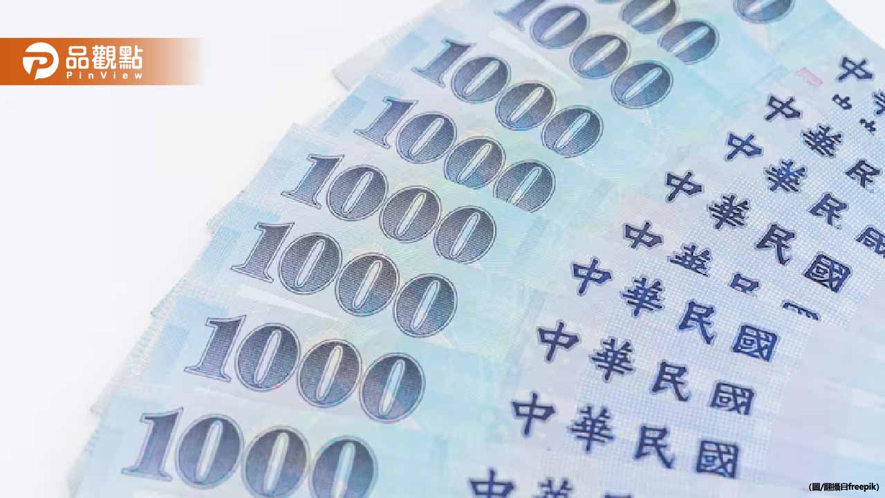 寒流急凍！換新鈔首日人潮暴跌　民眾包緊緊領「五色新鈔」