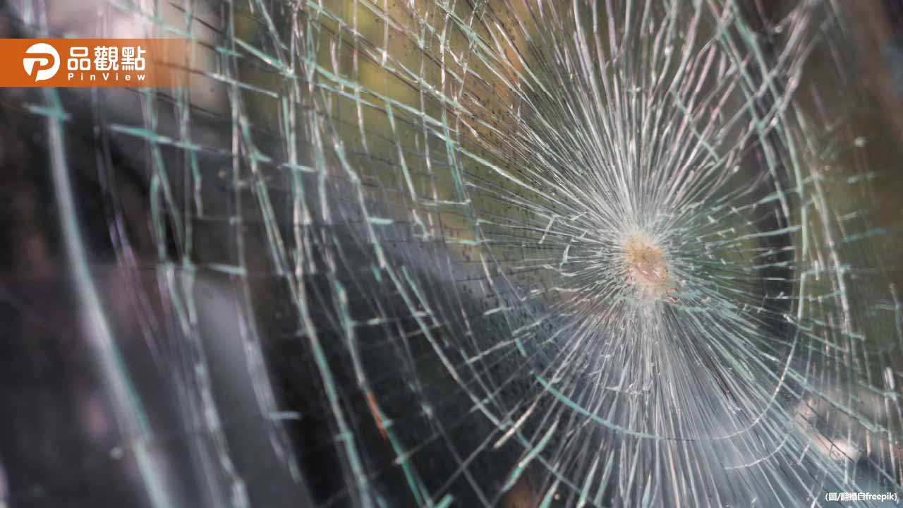 台中男賓士停路邊「遭砸車爆窗」民眾驚：過年前來亂