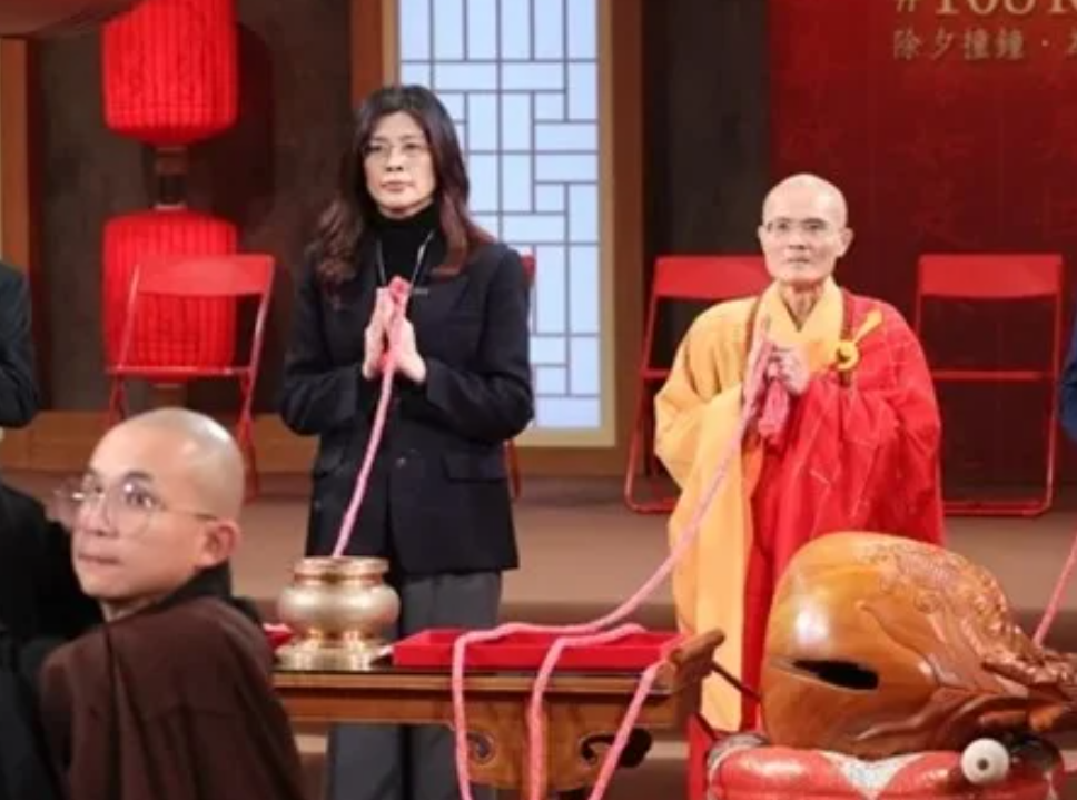 鄭麗文撞鐘紅繩詭異狂抖！民俗專家：國民黨今年起伏劇烈