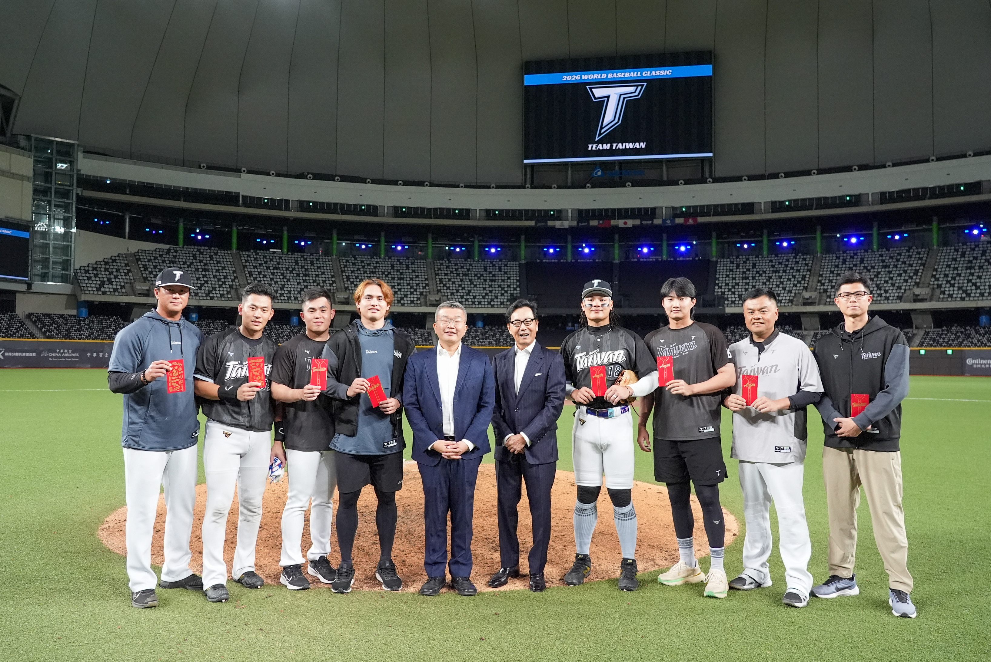 蔡明忠悄赴東京為WBC代表隊應援　頒發240萬表揚富邦悍將參賽成員