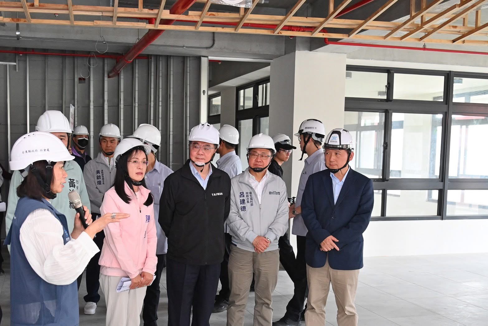 長照3.0啟動 呂建德隨卓揆視察台東社福大樓興建工程 預計六月完工