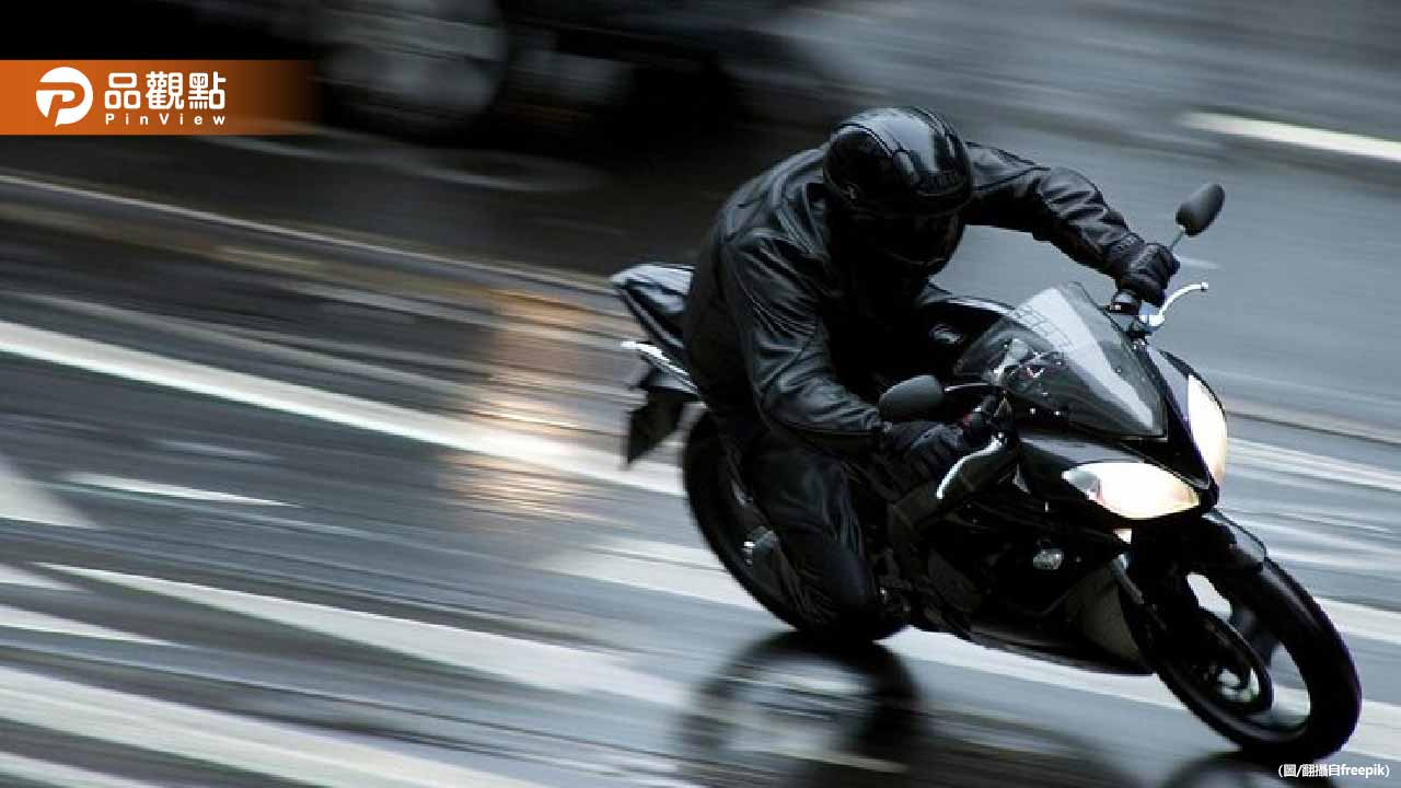 高雄22歲騎士深夜自撞路樹慘死！頭部重創血流滿地
