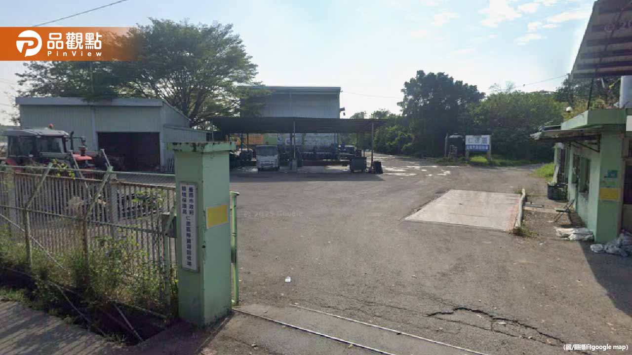台南回收場凌晨大火！烈焰沖天　50名消防員急搶救