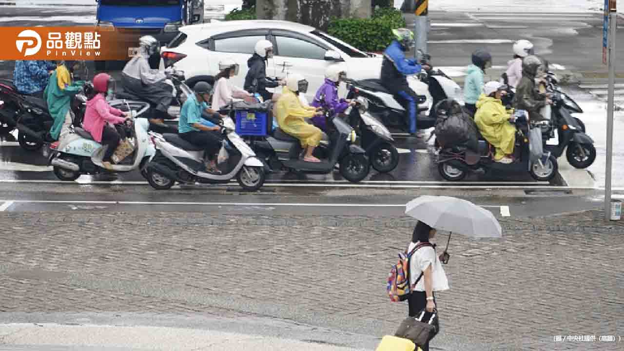 高雄5地今停班課！週末滯留鋒北移　全台有雨