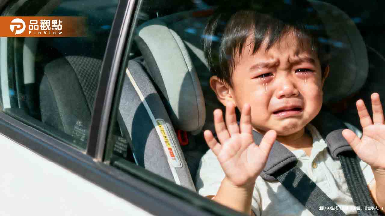 阿公留孫在車上去買東西！2歲童誤鎖車門　警消破窗救命