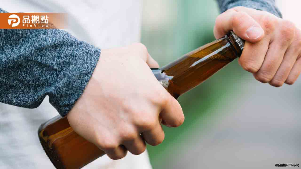 喝醉酒認錯仇家！高雄醉男街頭暴走　推倒2名女店員